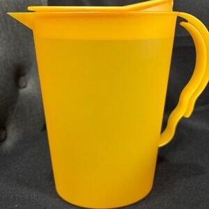 TUPPERWARE Yellow Pitcher 8.75" Cups with Handle #3333B
